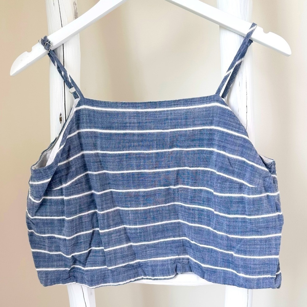 Universal Thread Chambray Striped Split Back Cropped Top Size Medium